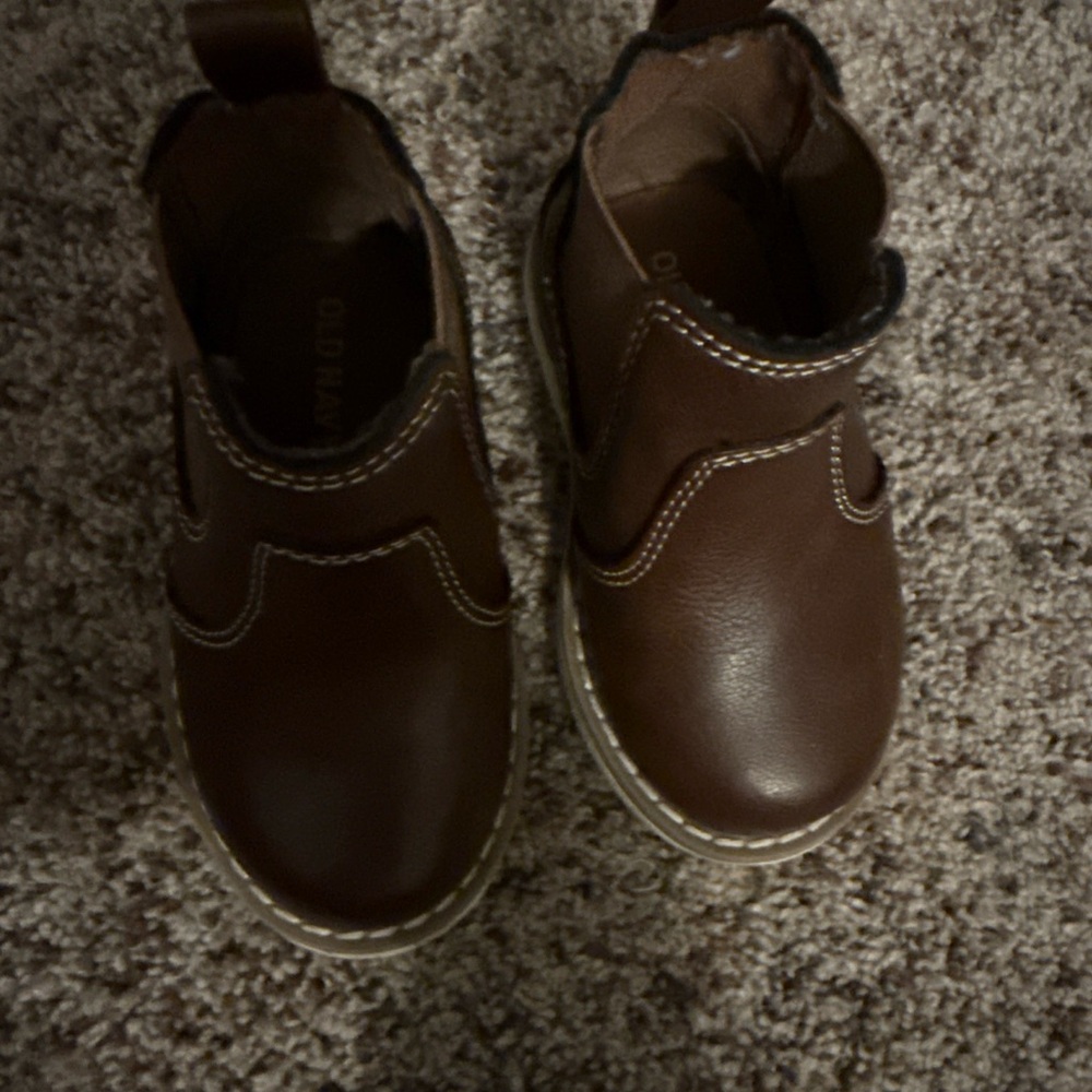 Old Navy Brown pull on Boys Boots
